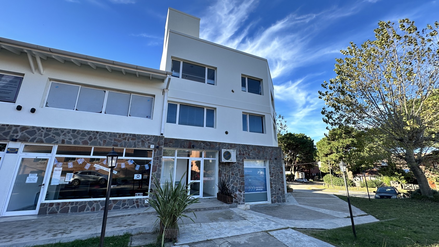LOCAL ESQUINA COCHERA EN VENTA PINAMAR