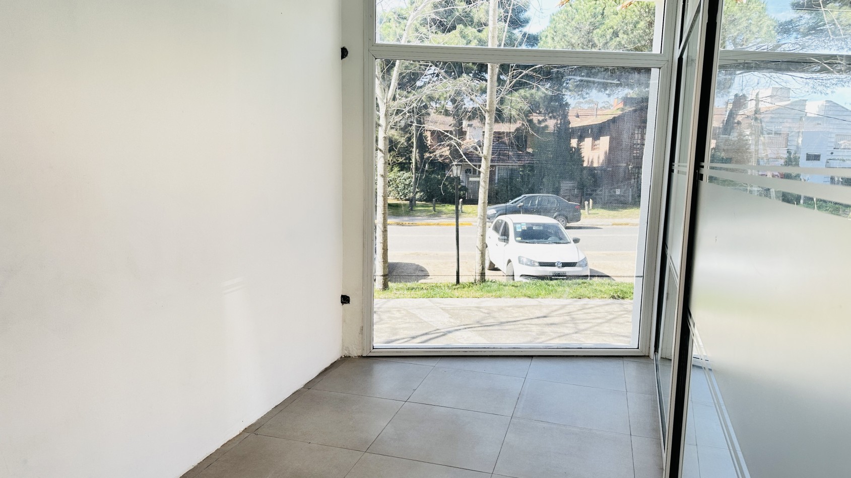 LOCAL ESQUINA COCHERA EN VENTA PINAMAR