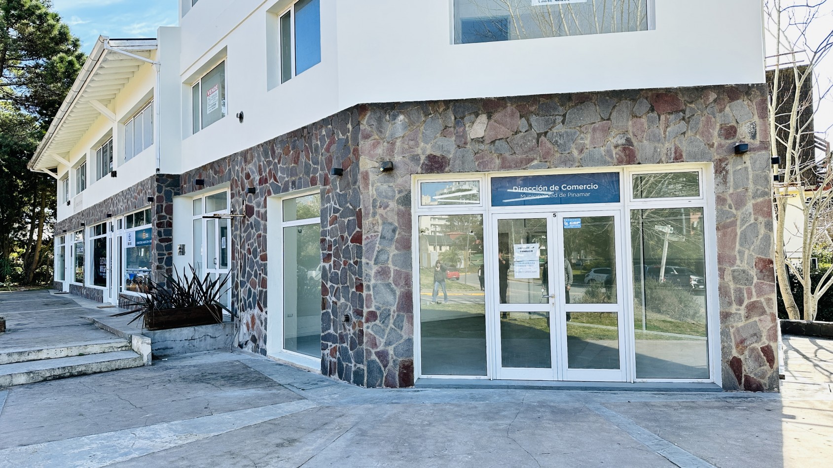 LOCAL ESQUINA COCHERA EN VENTA PINAMAR